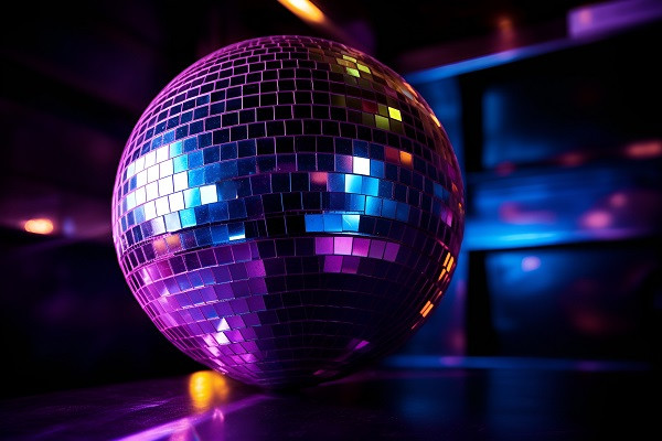 DJ魔球灯是如何营造狂欢派对氛围的？